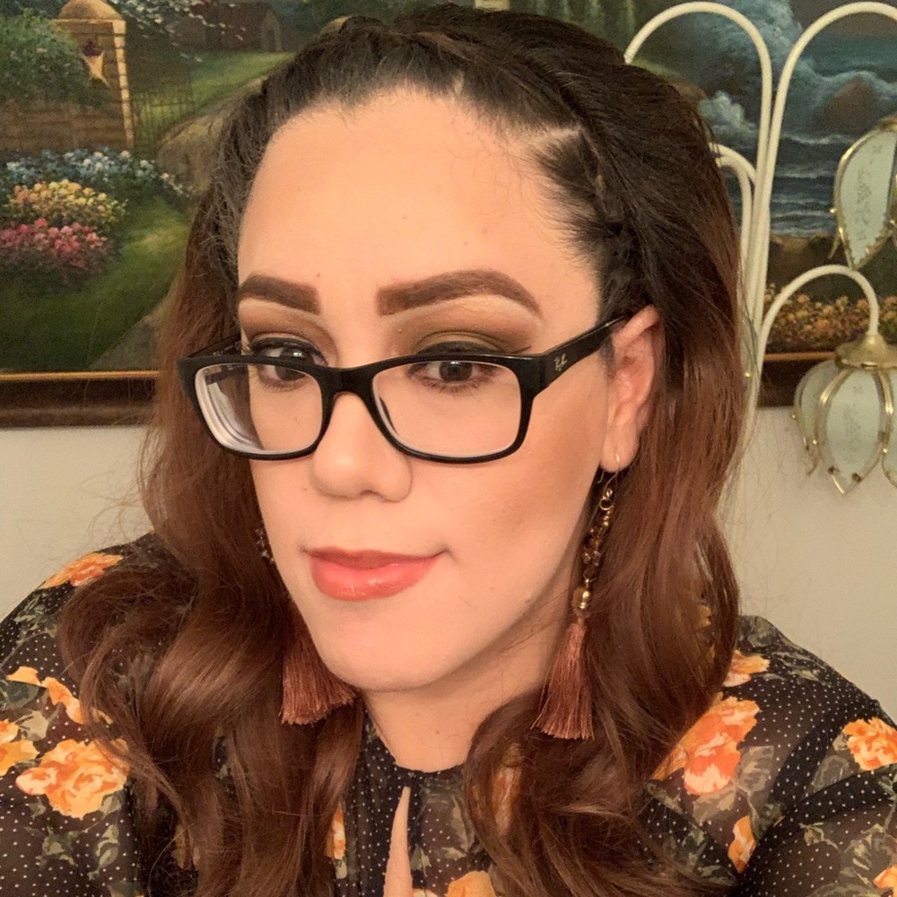 Meet your Posher, Adilene
